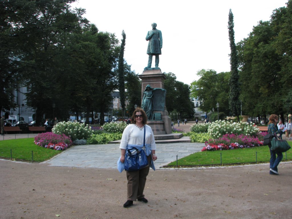 kiminhelsinkiinkaivopuisto2.jpg