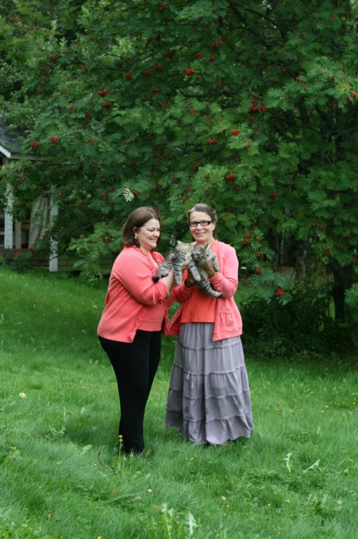 tessawithjuudaandkimwithjaakobinhollolafinlandbycatteryamurin10.jpg