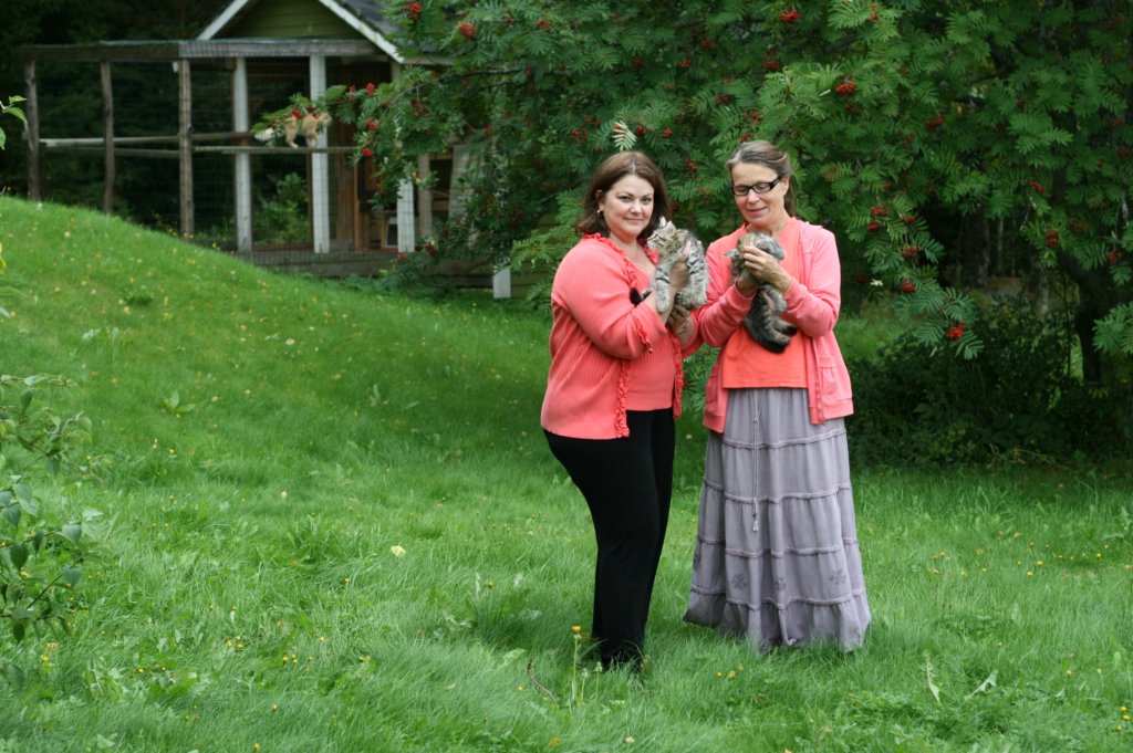 tessawithjuudaandkimwithjaakobinhollolafinlandbycatteryamurin13.jpg