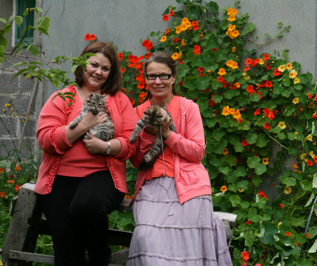 tessawithjuudaandkimwithjaakobinhollolafinlandbycatteryamurin15.jpg