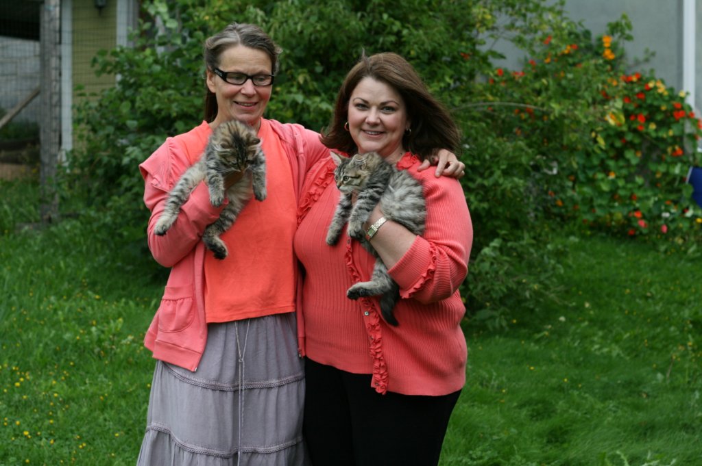 tessawithjuudaandkimwithjaakobinhollolafinlandbycatteryamurin3.jpg